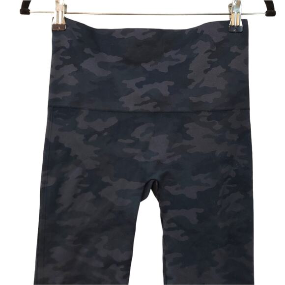 Spanx look at Me Now Seamless Camouflage Slimming Leggings Size L - Picture 4 of 8